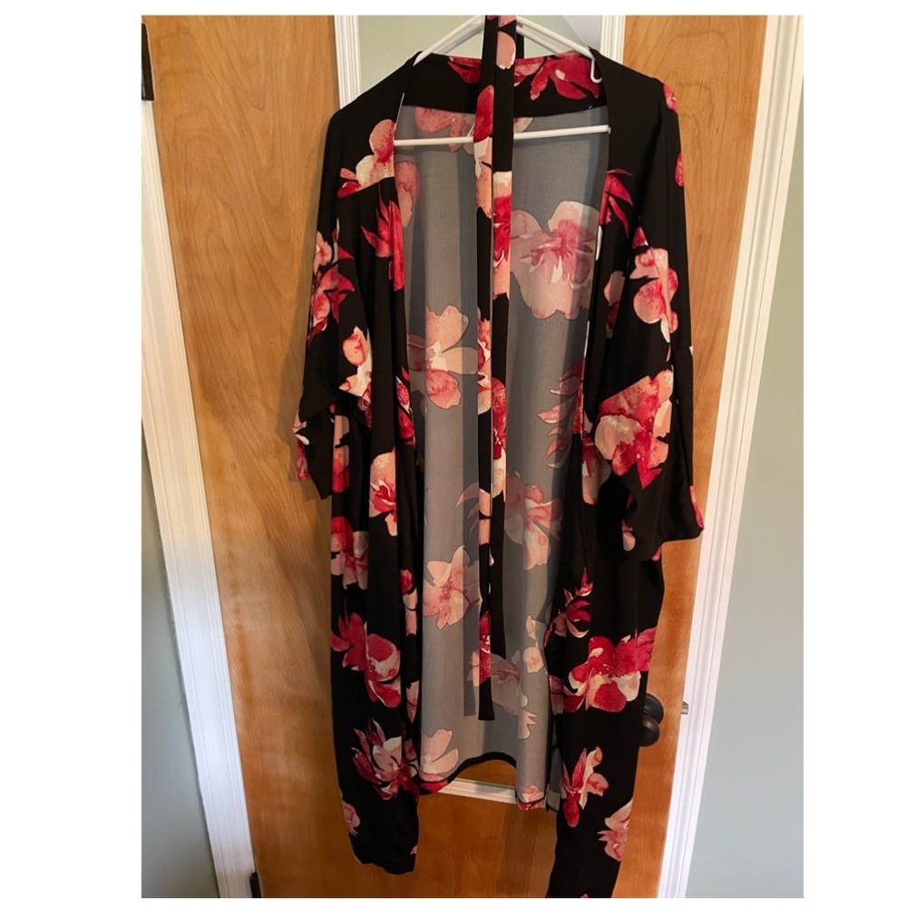 Dressed to Deliver robe! Perfect for labor and delivery. Excellent condition